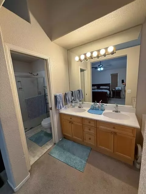 Bath - 2001 Paramont Way, Modesto, CA 95355 photo 2 of 5