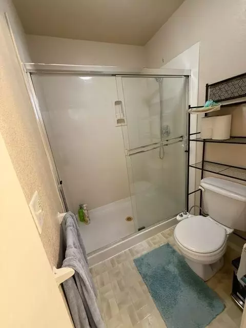 Bath - 2001 Paramont Way, Modesto, CA 95355 photo 4 of 5