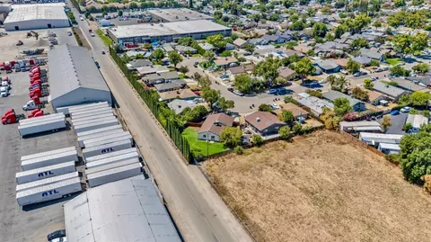 View/Area - 379 E 22nd St, Tracy, CA 95376 photo 5 of 7