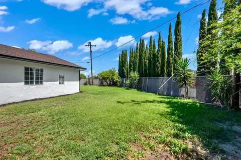 Exterior - 379 E 22nd St, Tracy, CA 95376 photo 3 of 6