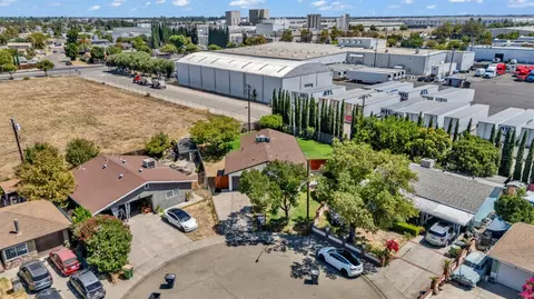 View/Area - 379 E 22nd St, Tracy, CA 95376 photo 6 of 7