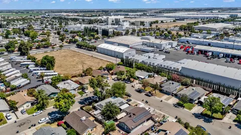 View/Area - 379 E 22nd St, Tracy, CA 95376 photo 1 of 7