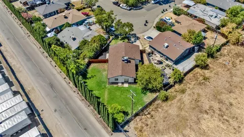 View/Area - 379 E 22nd St, Tracy, CA 95376 photo 3 of 7