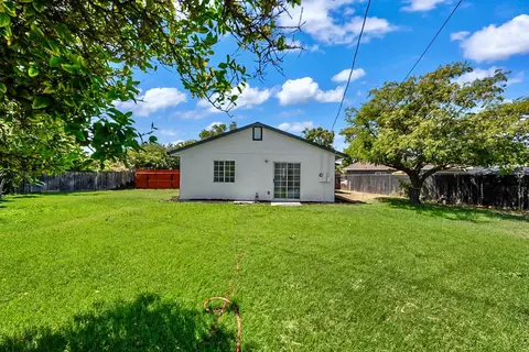 Exterior - 379 E 22nd St, Tracy, CA 95376 photo 4 of 6