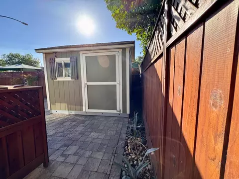Exterior - 240 Gelf Ln, Modesto, CA 95357 photo 11 of 13