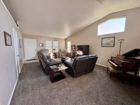 Living - 240 Gelf Ln, Modesto, CA 95357 photo 1 of 4