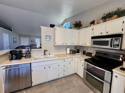 Kitchen - 240 Gelf Ln, Modesto, CA 95357 photo 4 of 5