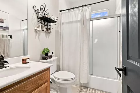 Bath - 1845 Kagehiro Dr, Tracy, CA 95376 photo 3 of 6