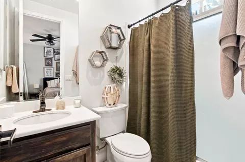 Bath - 1845 Kagehiro Dr, Tracy, CA 95376 photo 2 of 6