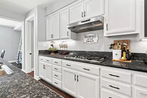 Kitchen - 1845 Kagehiro Dr, Tracy, CA 95376 photo 3 of 8
