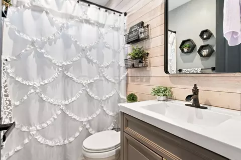 Bath - 1845 Kagehiro Dr, Tracy, CA 95376 photo 1 of 6