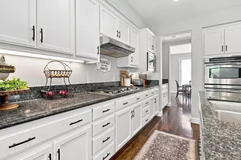 Kitchen - 1845 Kagehiro Dr, Tracy, CA 95376 photo 7 of 8