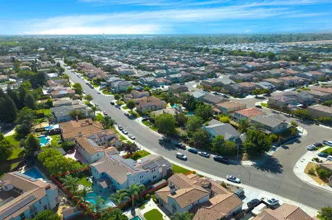 View/Area - 1845 Kagehiro Dr, Tracy, CA 95376 photo 11 of 13