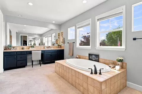 Bath - 1845 Kagehiro Dr, Tracy, CA 95376 photo 4 of 6