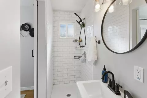 Bath - 2431 Madrone St, Sutter, CA 95982 photo 1 of 3