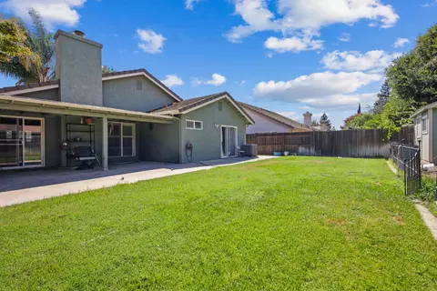 Exterior - 269 E Century Blvd, Lodi, CA 95240 photo 9 of 13