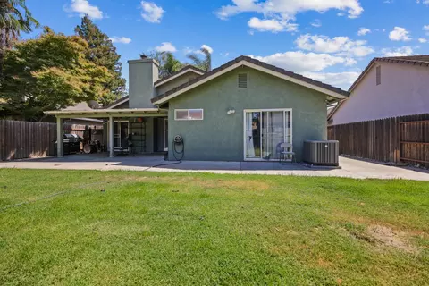 Exterior - 269 E Century Blvd, Lodi, CA 95240 photo 11 of 13