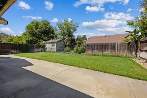 Exterior - 269 E Century Blvd, Lodi, CA 95240 photo 7 of 13