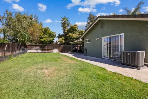 Exterior - 269 E Century Blvd, Lodi, CA 95240 photo 10 of 13