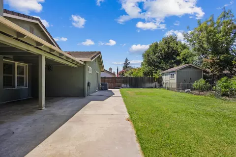Exterior - 269 E Century Blvd, Lodi, CA 95240 photo 8 of 13