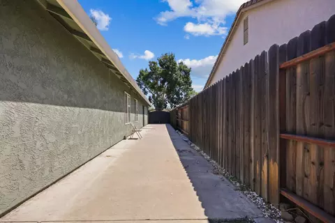 Entry Way - 269 E Century Blvd, Lodi, CA 95240 photo 3 of 3