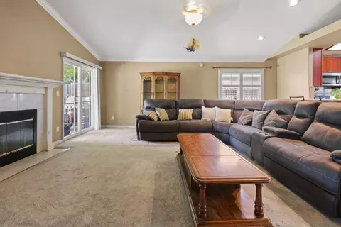 Living - 269 E Century Blvd, Lodi, CA 95240 photo 1 of 3