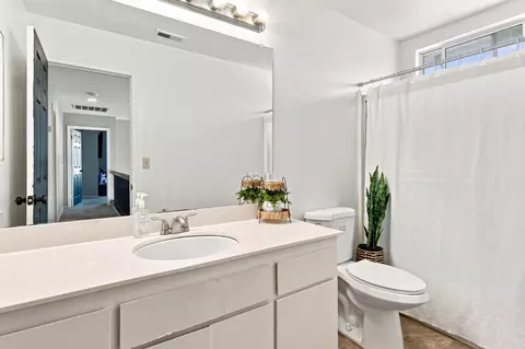 Bath - 855 Westleigh Ct, Tracy, CA 95376 photo 2 of 3
