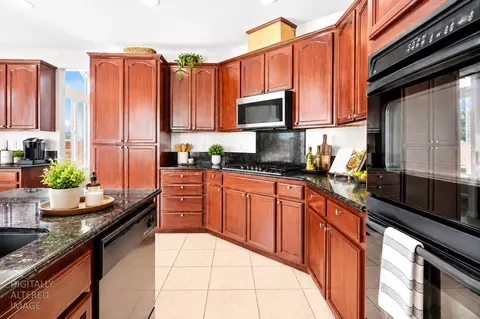 Kitchen - 1686 Aletsch Way, Manteca, CA 95337 photo 10 of 10