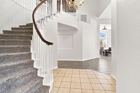 Entry Way - 1686 Aletsch Way, Manteca, CA 95337 photo 4 of 8