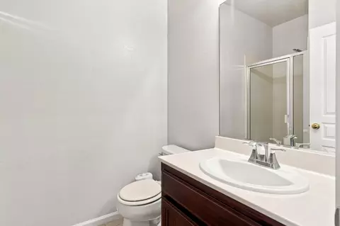 Bath - 1686 Aletsch Way, Manteca, CA 95337 photo 2 of 5