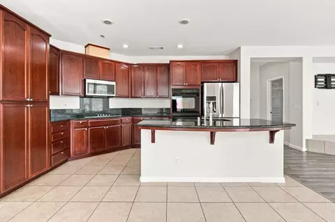 Kitchen - 1686 Aletsch Way, Manteca, CA 95337 photo 7 of 8