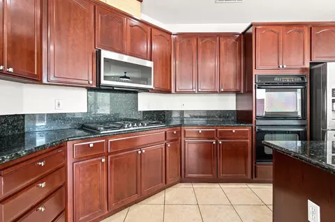 Kitchen - 1686 Aletsch Way, Manteca, CA 95337 photo 2 of 8