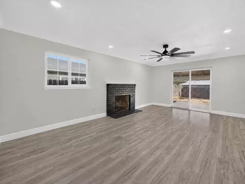 Living - 6129 Marwick Way, Carmichael, CA 95608 photo 2 of 4