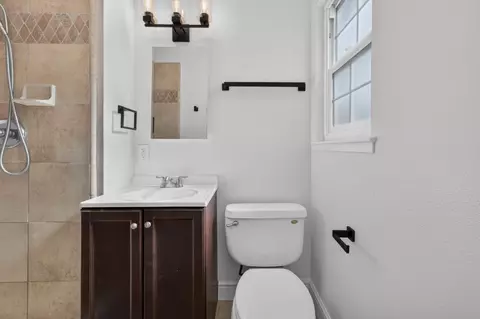 Bath - 6129 Marwick Way, Carmichael, CA 95608 photo 5 of 5