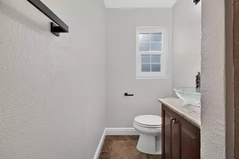 Bath - 6129 Marwick Way, Carmichael, CA 95608 photo 2 of 5