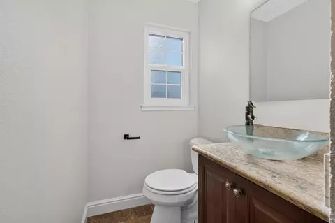 Bath - 6129 Marwick Way, Carmichael, CA 95608 photo 3 of 5