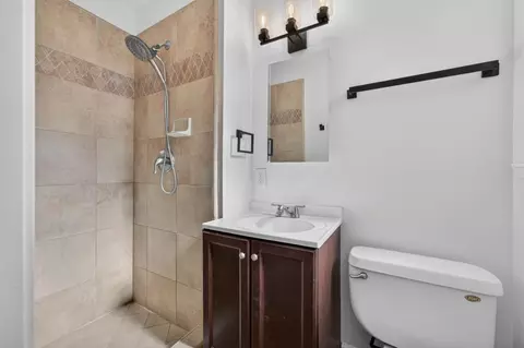 Bath - 6129 Marwick Way, Carmichael, CA 95608 photo 4 of 5
