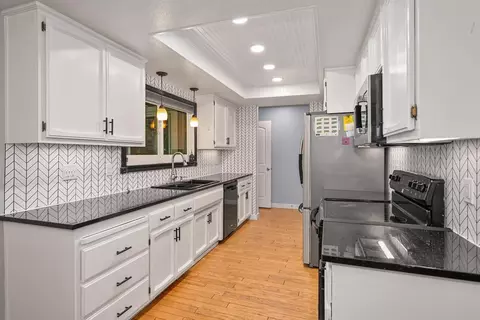 Kitchen - 11575 Marilyn Ct, Grass Valley, CA 95949 photo 2 of 3