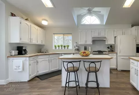 Kitchen - 5028 Kiva Dr, Copperopolis, CA 95228 photo 4 of 6