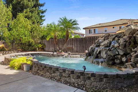 Exterior - 4000 Viader Dr, Modesto, CA 95356 photo 5 of 8