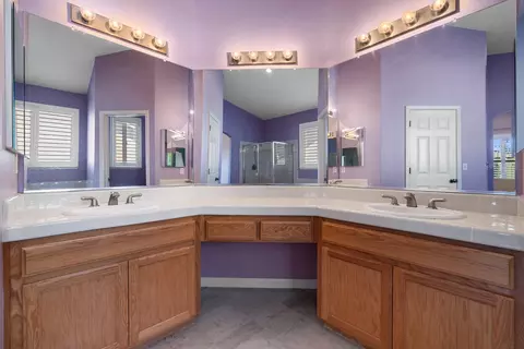 Bath - 4000 Viader Dr, Modesto, CA 95356 photo 2 of 5