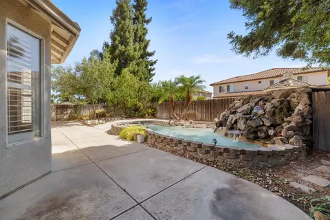 Exterior - 4000 Viader Dr, Modesto, CA 95356 photo 4 of 8