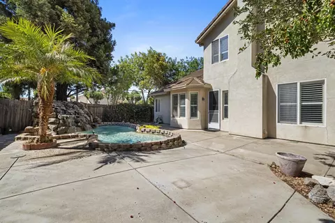 Exterior - 4000 Viader Dr, Modesto, CA 95356 photo 6 of 8