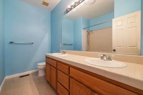 Bath - 4000 Viader Dr, Modesto, CA 95356 photo 4 of 5