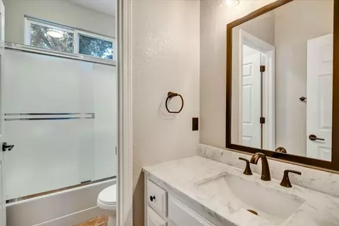 Bath - 537 Gregory, Manteca, CA 95336 photo 1 of 4