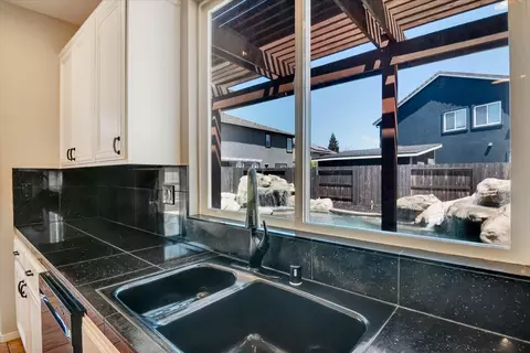 Kitchen - 537 Gregory, Manteca, CA 95336 photo 2 of 4