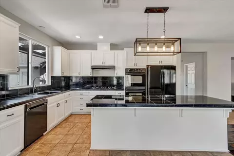 Kitchen - 537 Gregory, Manteca, CA 95336 photo 1 of 4