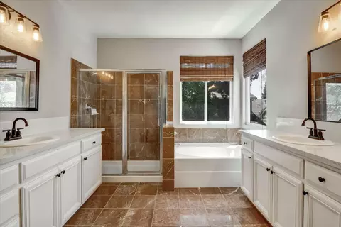 Bath - 537 Gregory, Manteca, CA 95336 photo 2 of 4