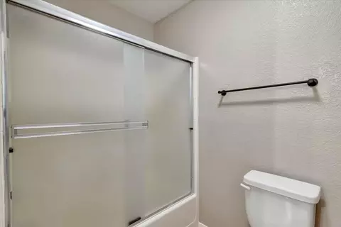 Bath - 537 Gregory, Manteca, CA 95336 photo 3 of 4