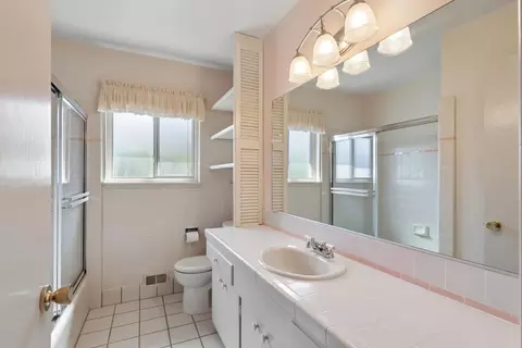Bath - 6218 Saint James Dr, Carmichael, CA 95608 photo 4 of 4